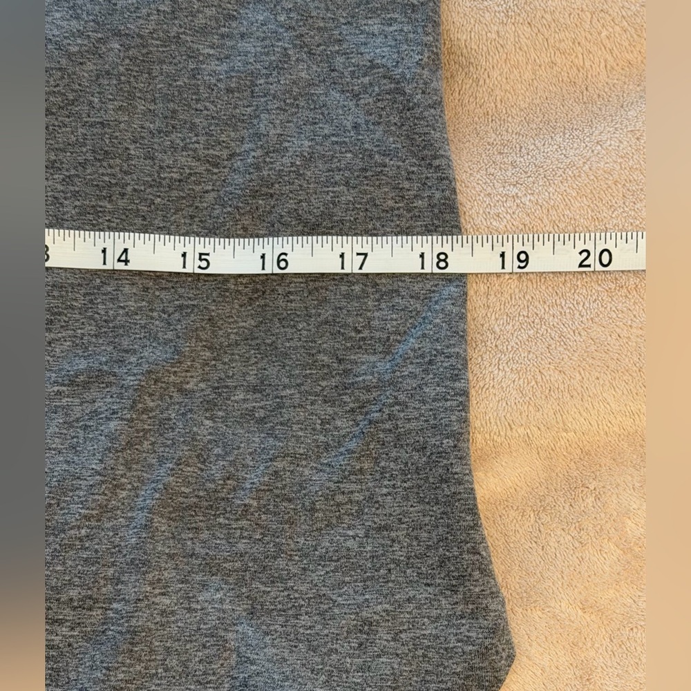 Reebok Size Med Athletic Top - Picture 2 of 6